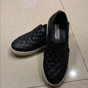 Steve Madden slip one